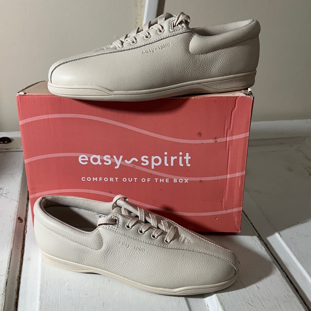 Easy Spirit Women’s Leather Sneakers 10N